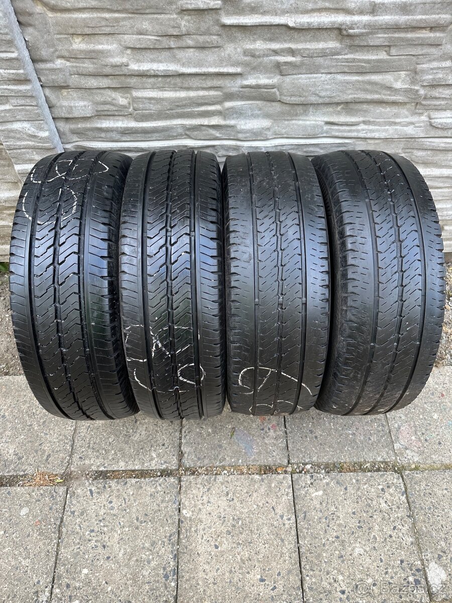 Použité letní pneu: 215/70/R15 c - 4 kusy