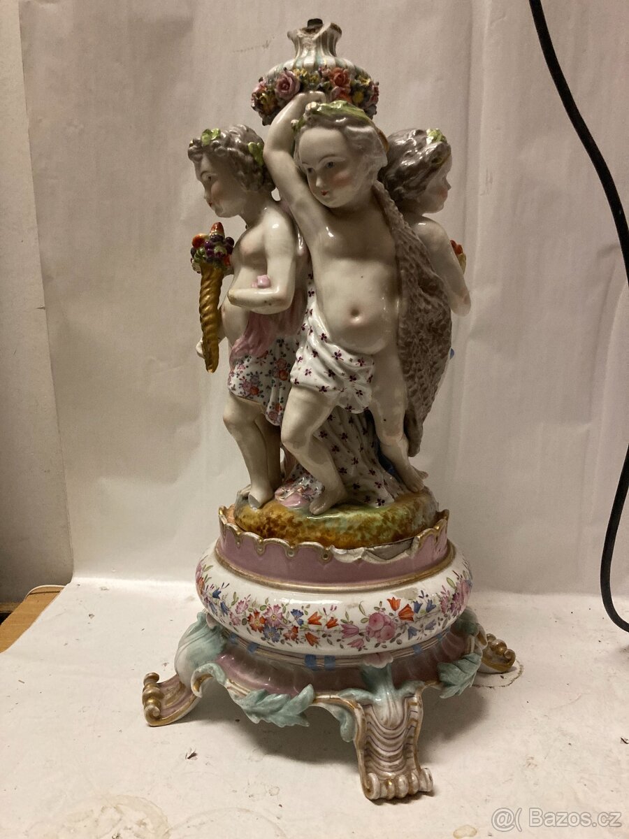 VELKA PORCELANOVA FIGURA