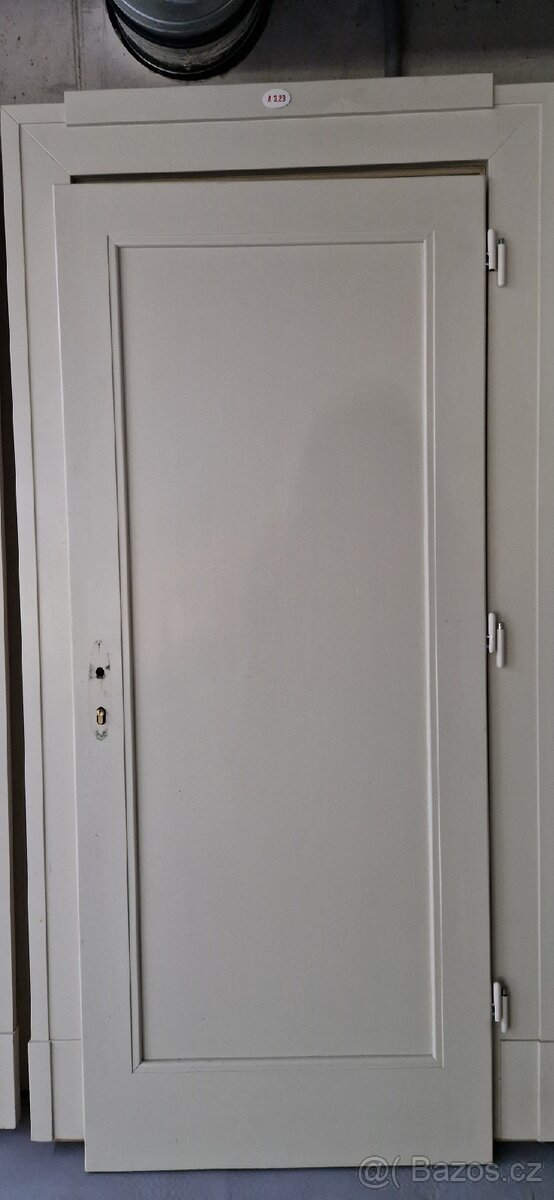Prodám dřevěné dveře se zárubněmi atypy