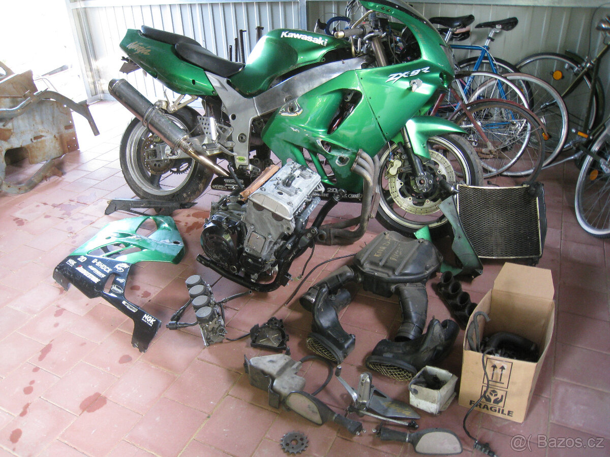 KAWASAKI ZX9 NINJA 1994 S DOKLADY