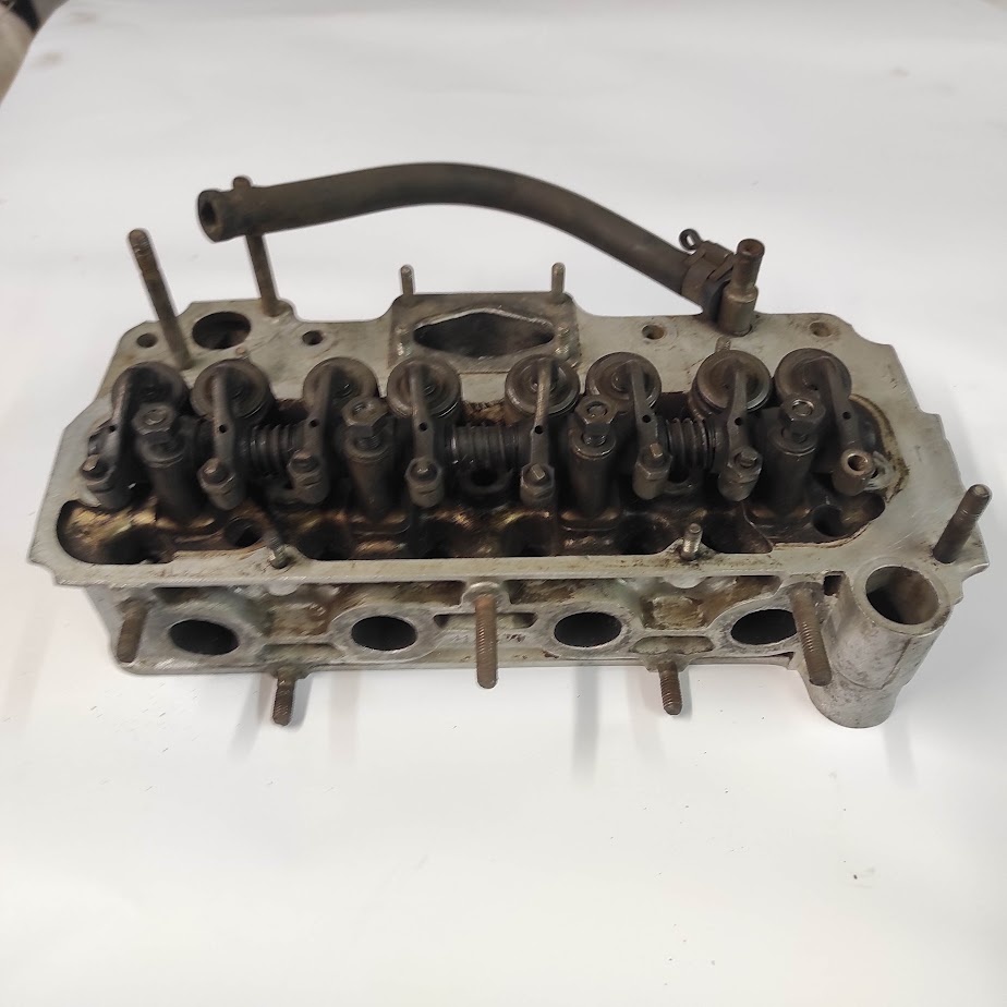 Fiat 850 první model hlava motoru s vahadly