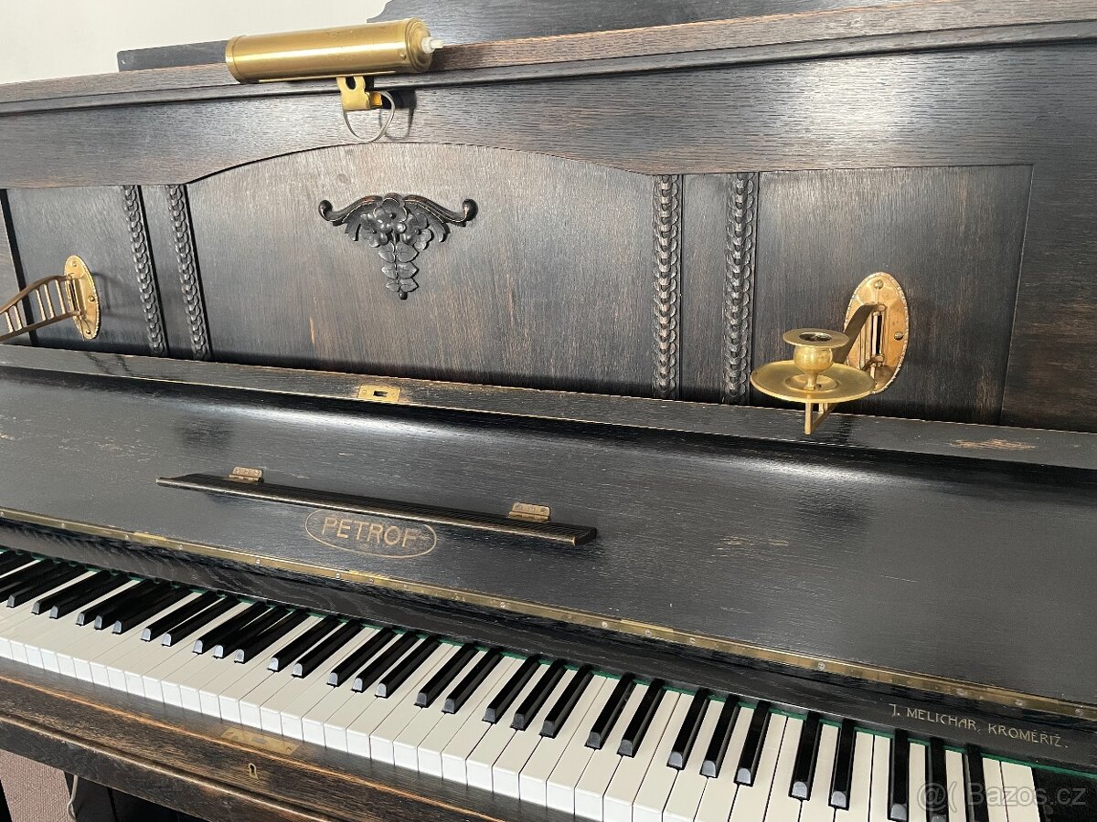 Pianino PETROF
