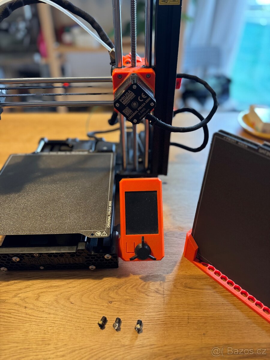 Prusa Mini+ se senzorem filamentu, 3 trysky a 2 tisk.platy