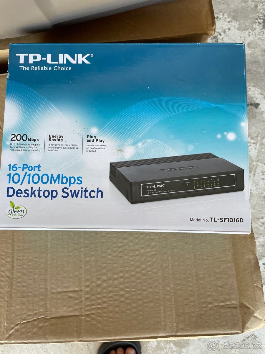 2x Switch, každý 16 portů