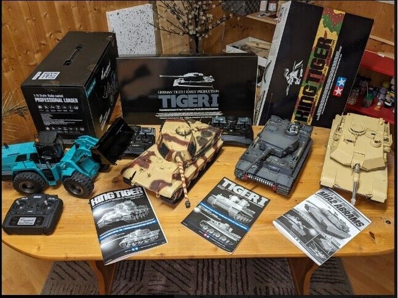 modelářství 3 tanky Tamiya + kolový nakladač Amewi, použité