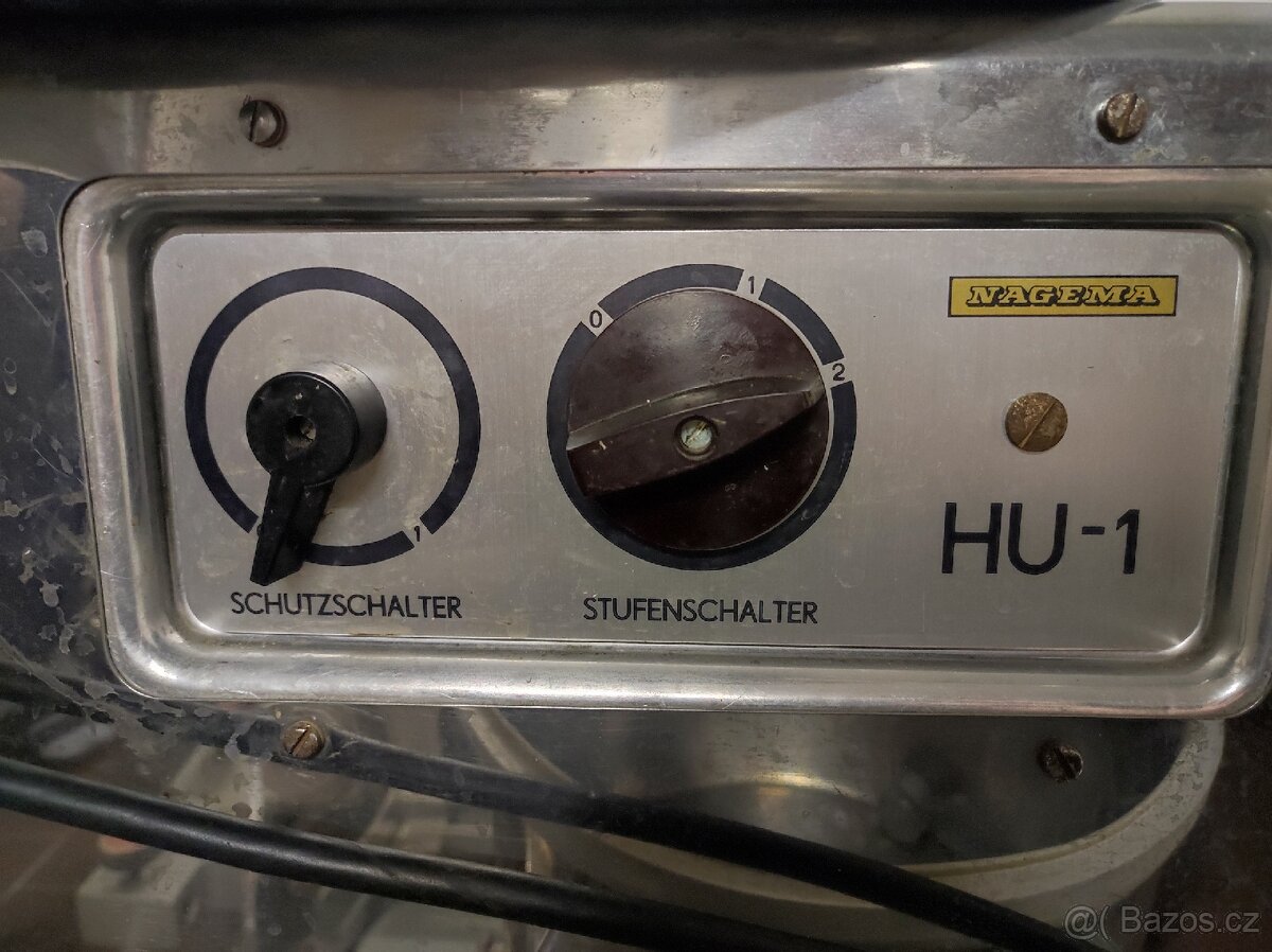 Kuchyňský robot HU-1