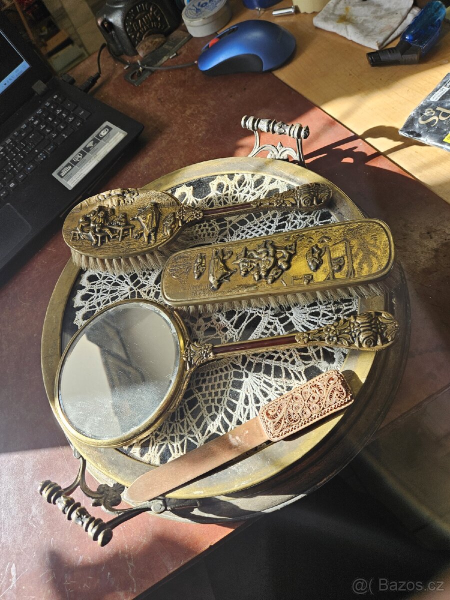 Damská starožitná toaletní souprava