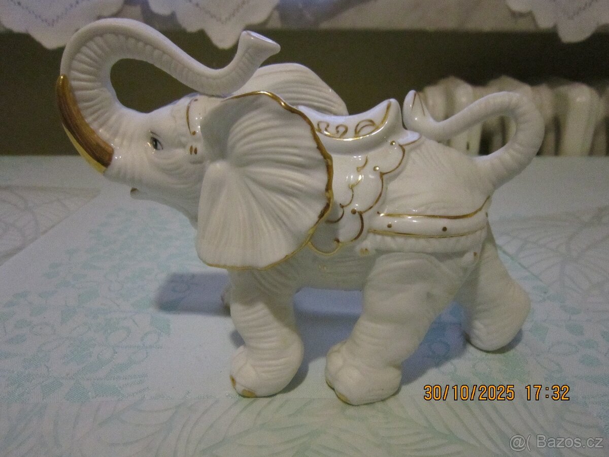keramická soška slona
