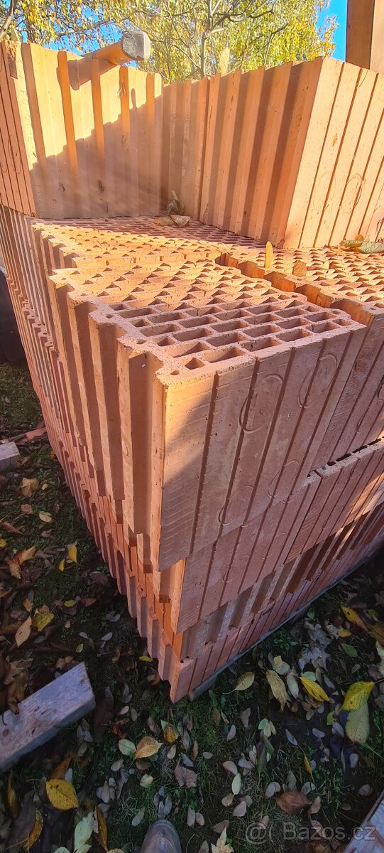 Prodám cihly porotherm 30  p10 broušená