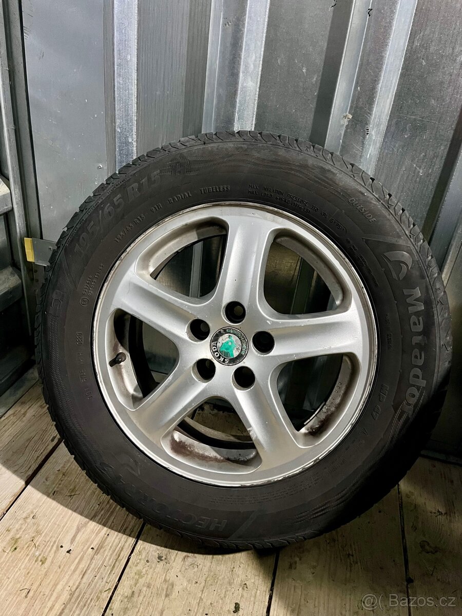 Alu kola Škoda 6Jx15 ET38, letní pneu 195/65 R15