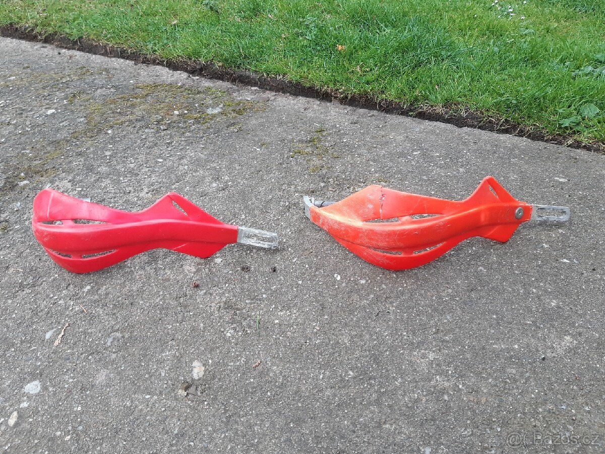 Blastry chrániče rukou