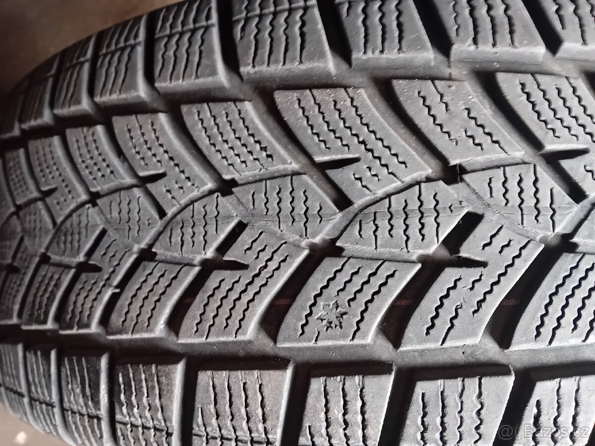 Prodám Sadu pneu 235/55/17 Zimni