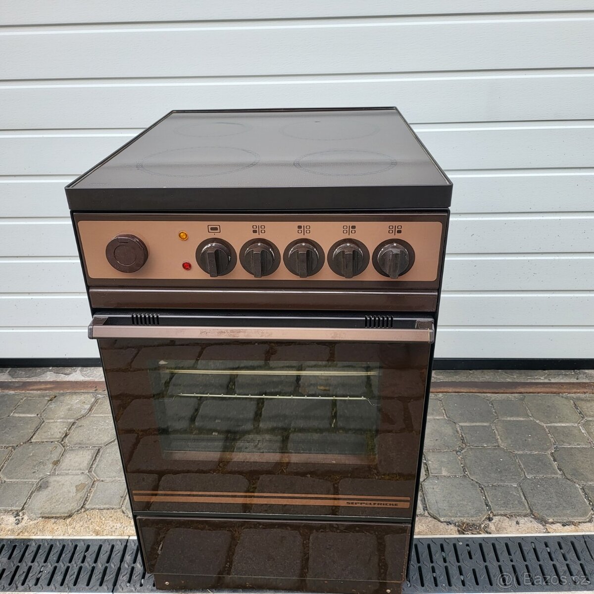 multifunkční hnědý sporák, JAKO NOVÝ, 220V