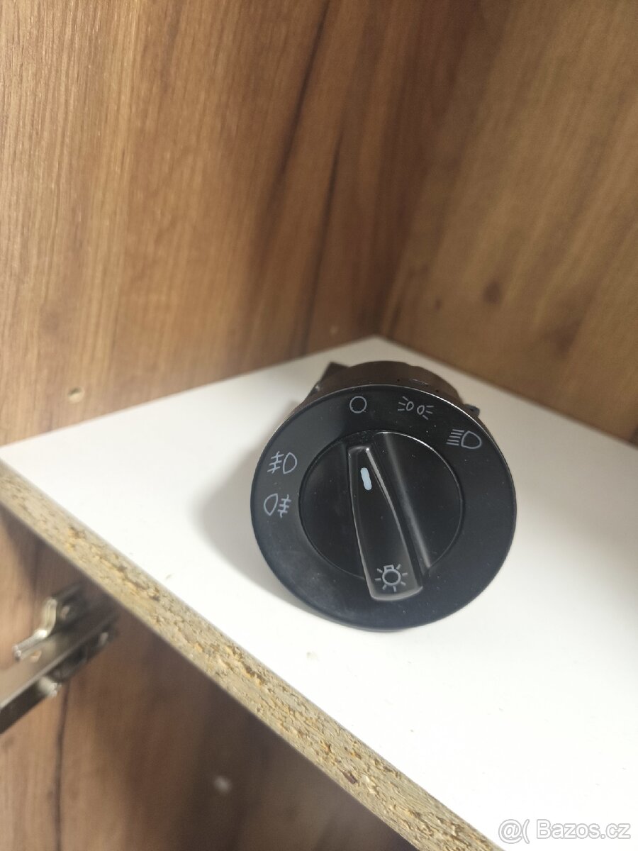 Přepínač světel červené podsvícení