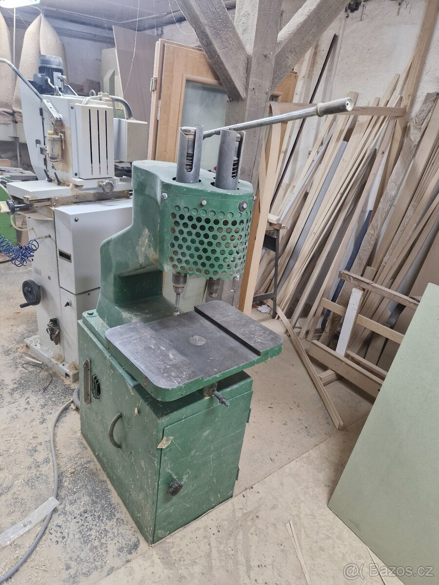 Třívřetenová vysukovačka