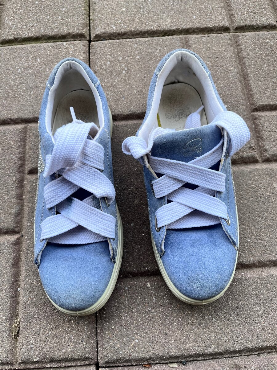 Dívčí boty Primigi.