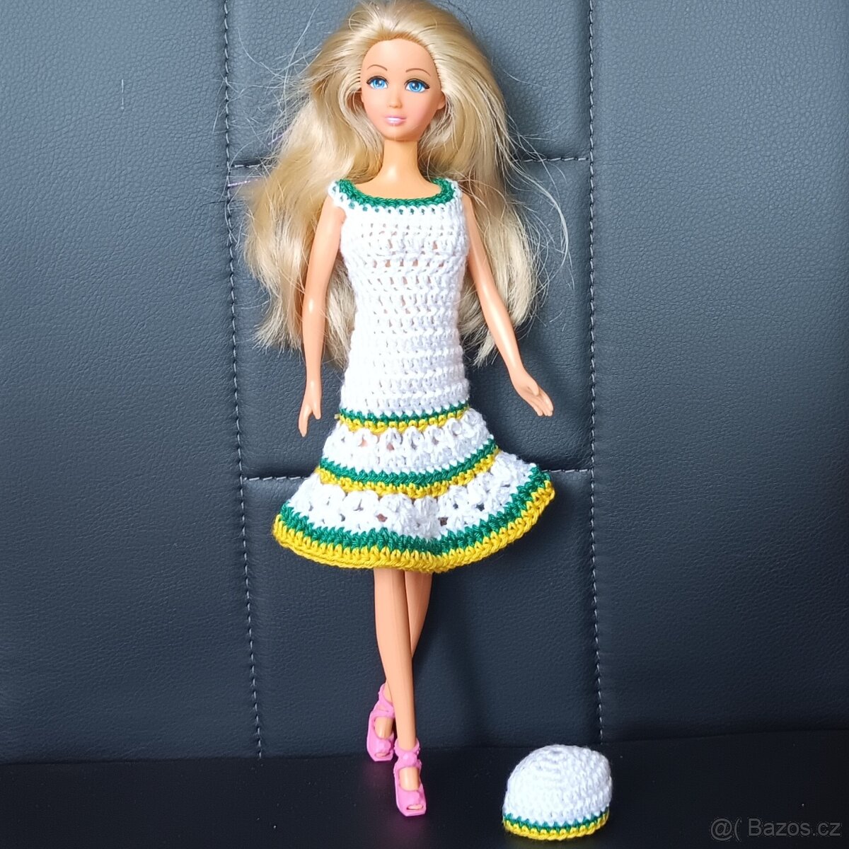 Barbie - šatičky s baretkem na panenku