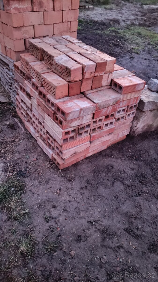 Cihly duté a děrované CDM 1 zdarma