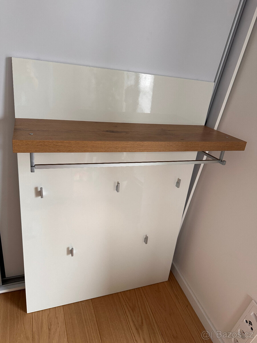 šatní panel / nástěnný věšák / věšákový panel