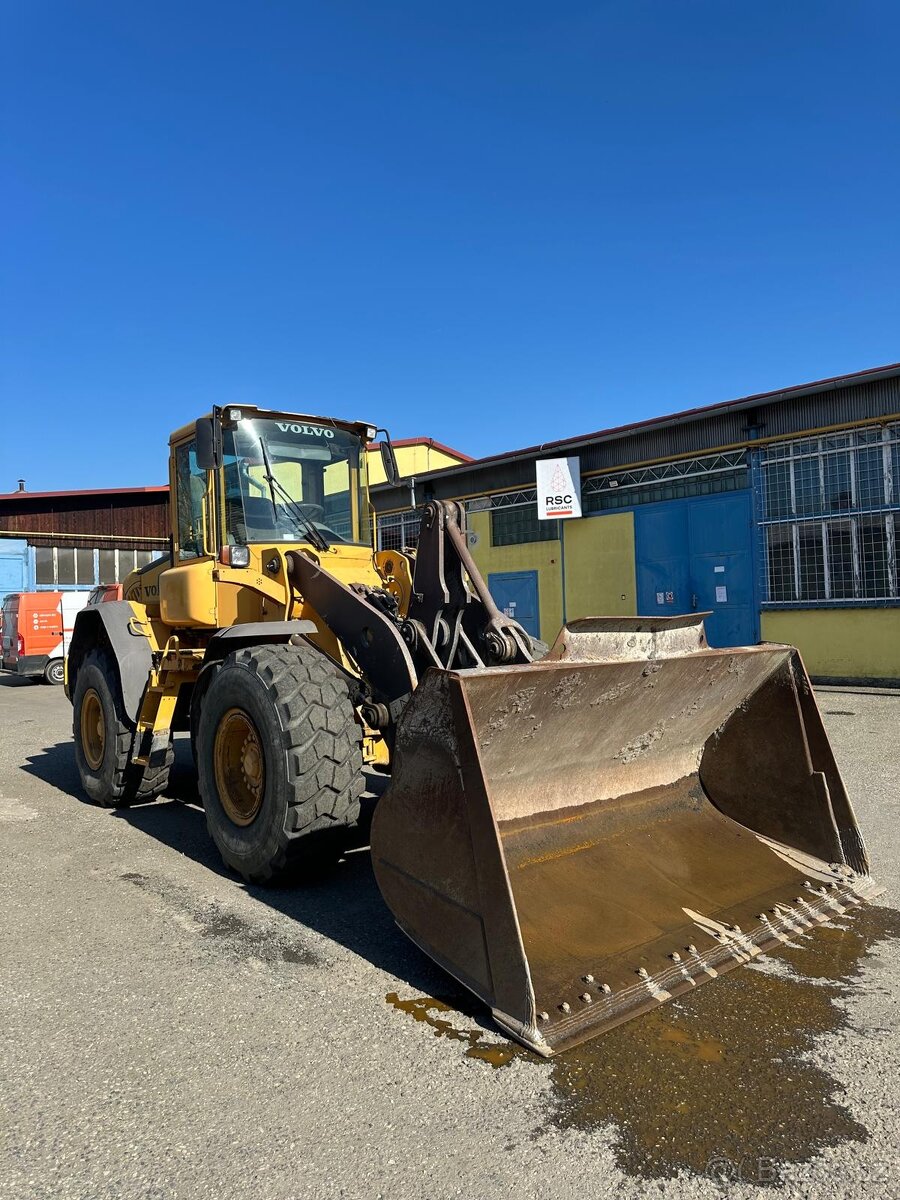 Nakladač Volvo L90E