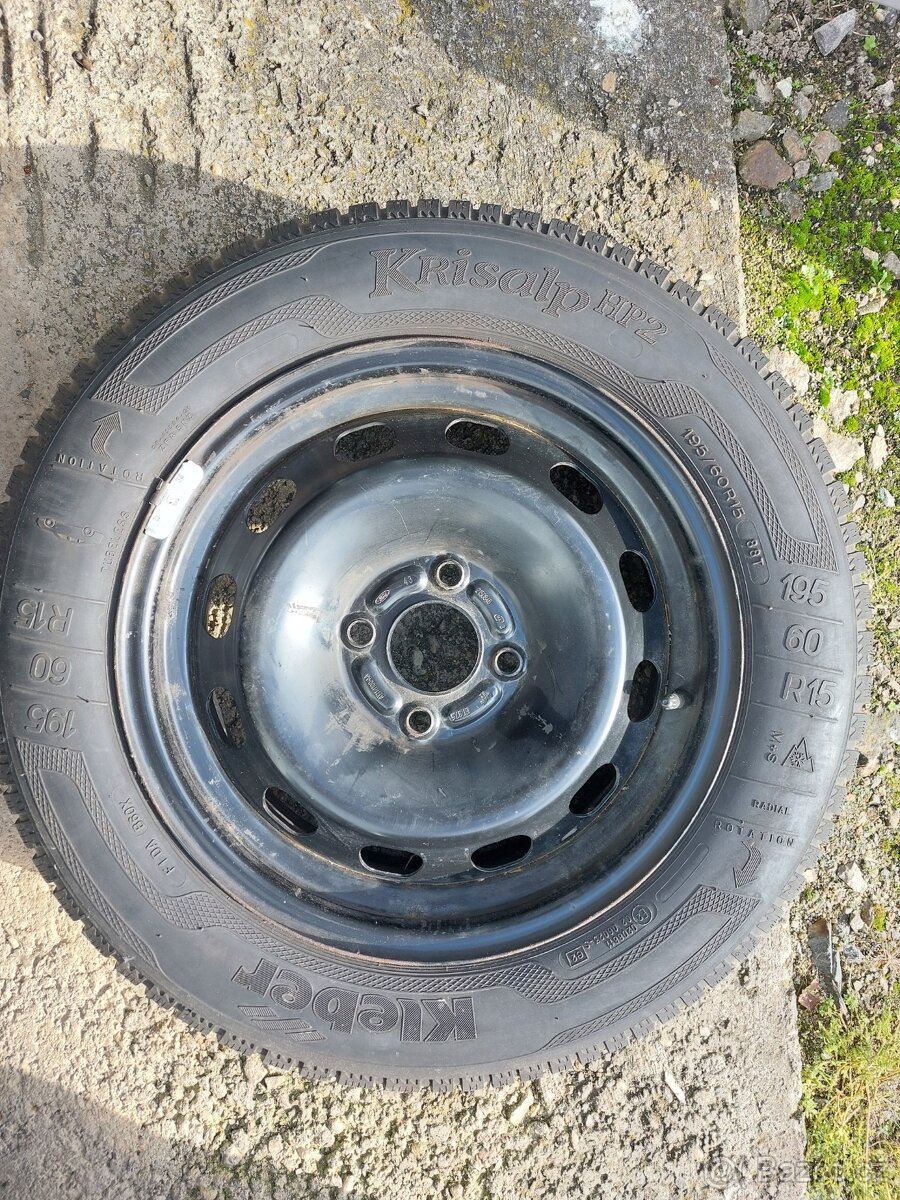 (č.18) 15" plechová kola Ford se zimními pneu