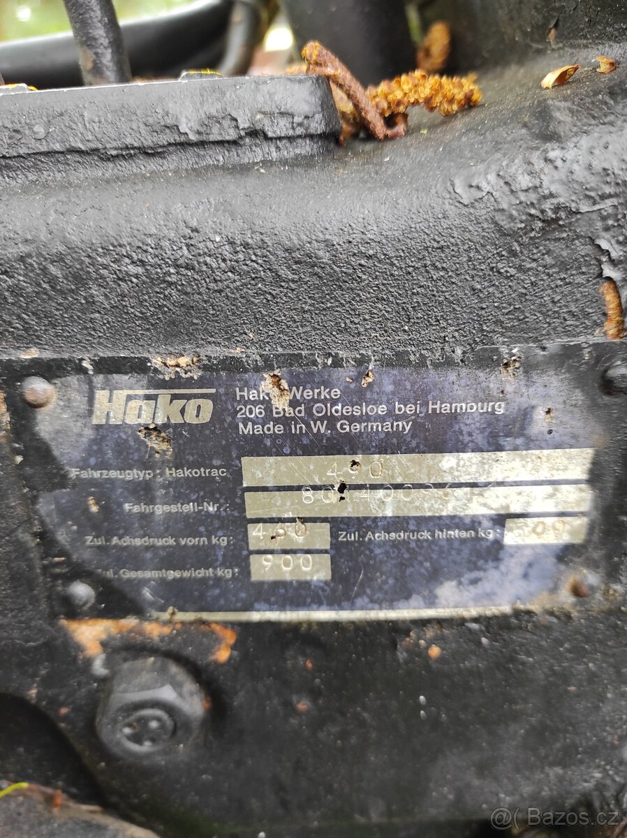 Traktor Hako.