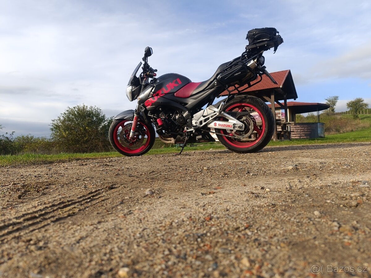 Suzuki GSR 600 yoshimura