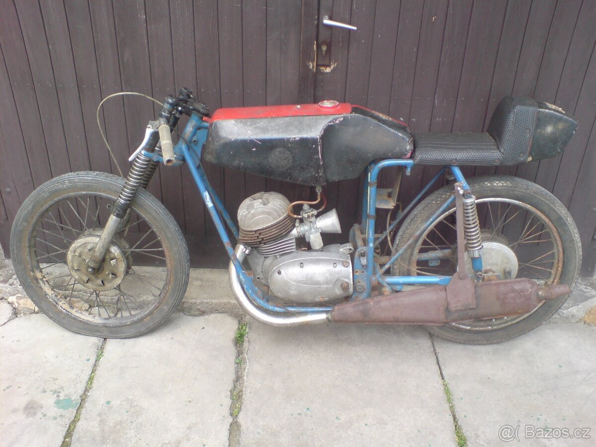 Dobový závodní motocykl silniční stavba dragster motokára nd