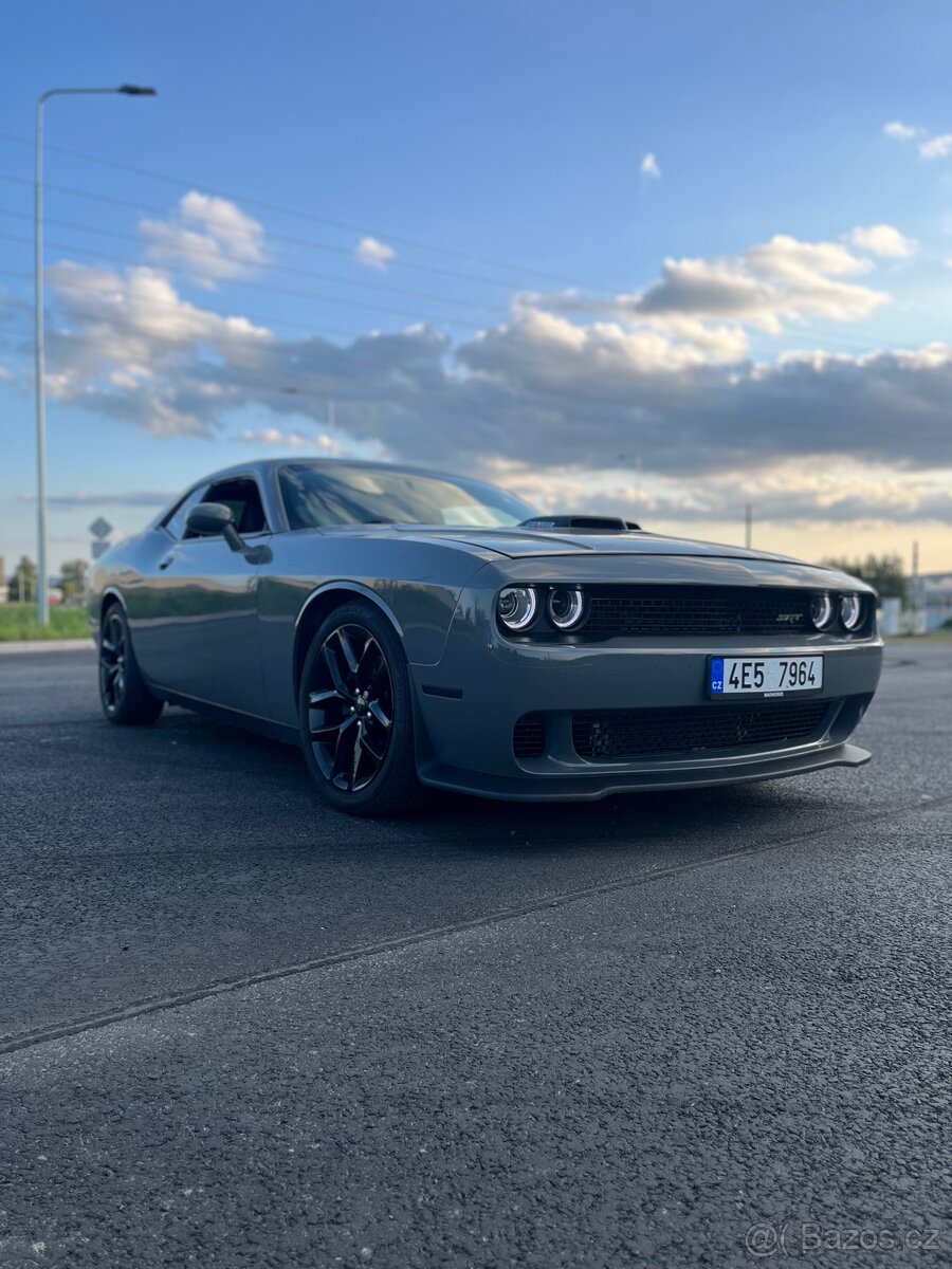 Pronájem vozu Dodge Challenger 5.7 HEMI Shaker