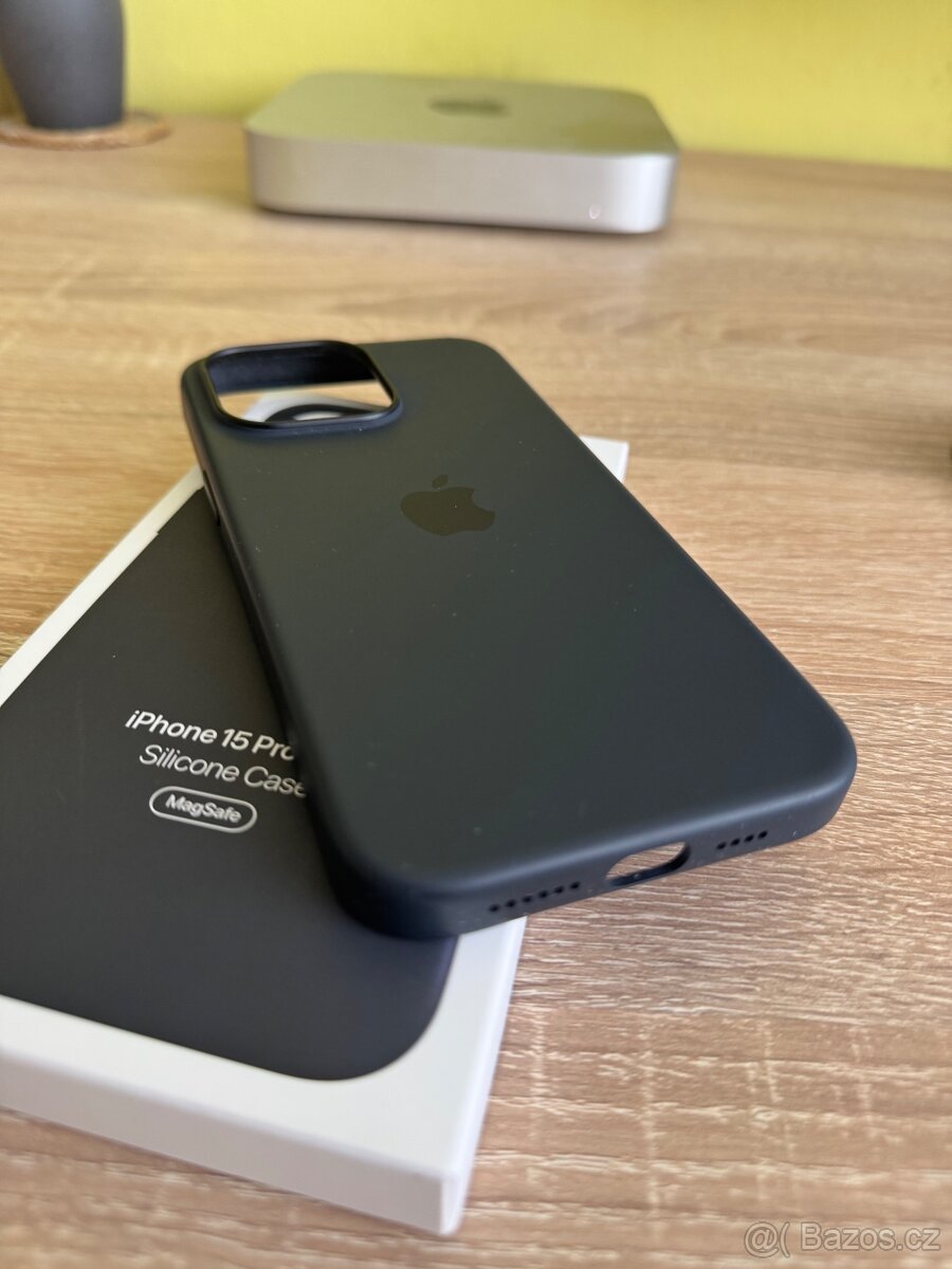 Originální kryt Apple iPhone 15 Pro Max - silikonový, černý