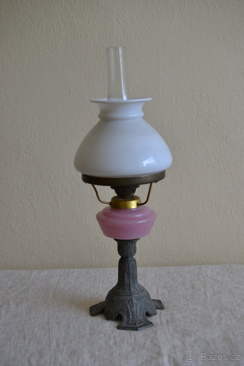 Starožitná petrolejová lampa