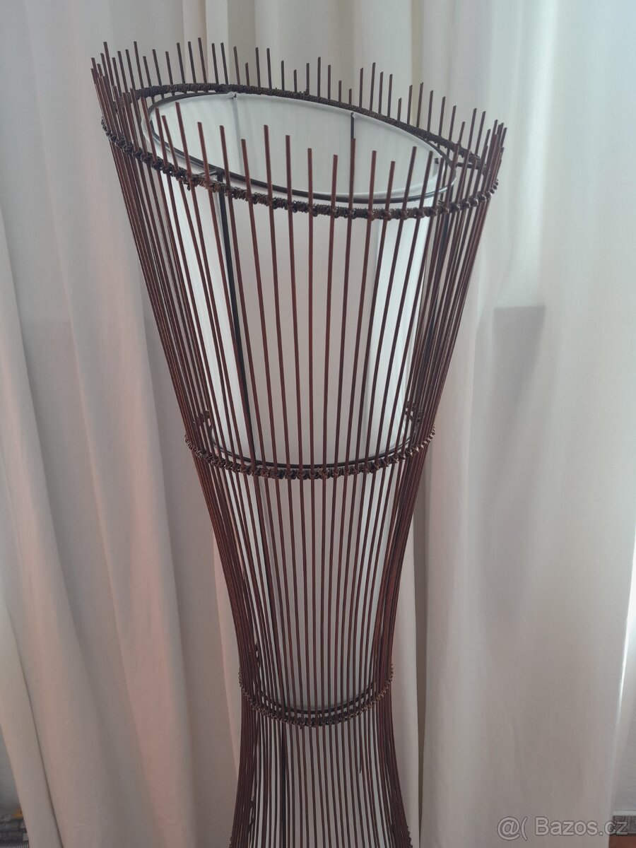 Prouťená lampa