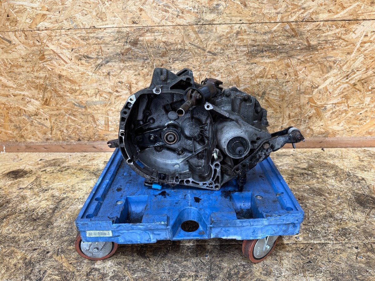 MANUÁLNÍ PŘEVODOVKA RENAULT 1.4i JB1926 8200103033