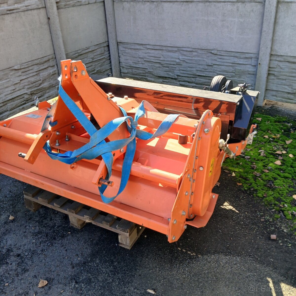 ZAKLADAČ TRÁVNÍKŮ  DABAKI STB 125