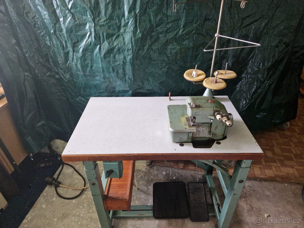 STARÝ OVERLOCK