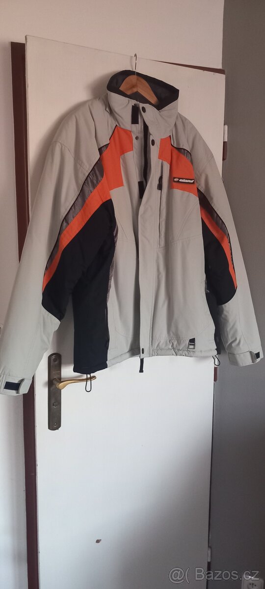Lyžařská bunda