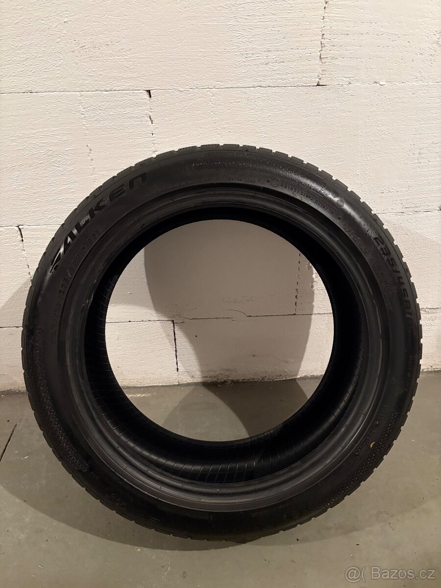 Zimní pneu Falken 235/45 R18