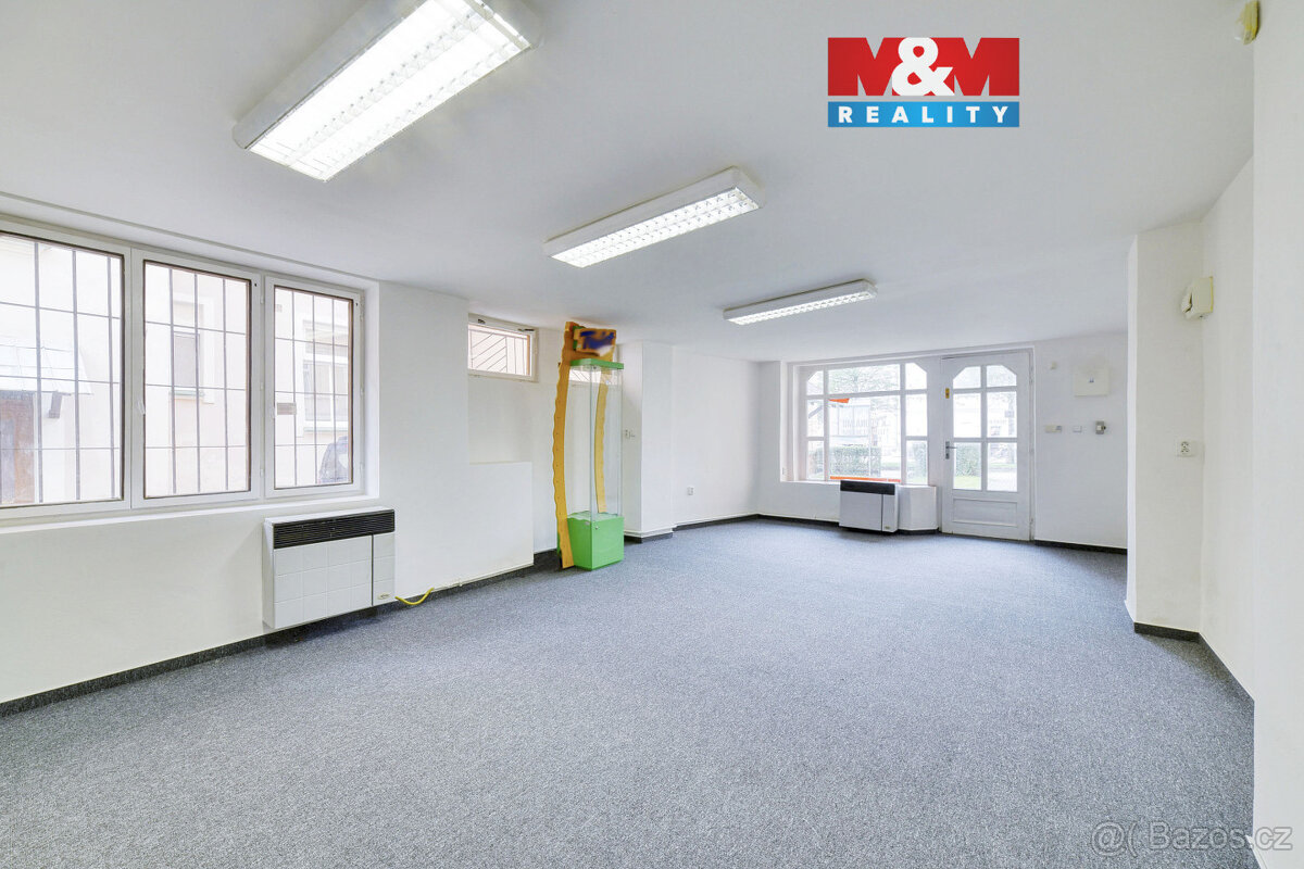 Pronájem obchodu 35 m² v Mariánských Lázních, Hlavní třída