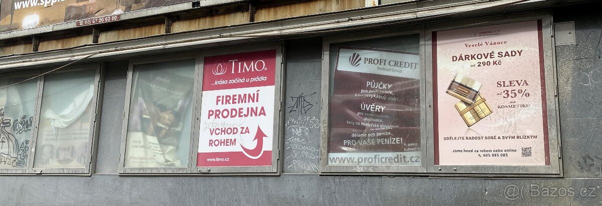 Venkovní fasádní vitrína