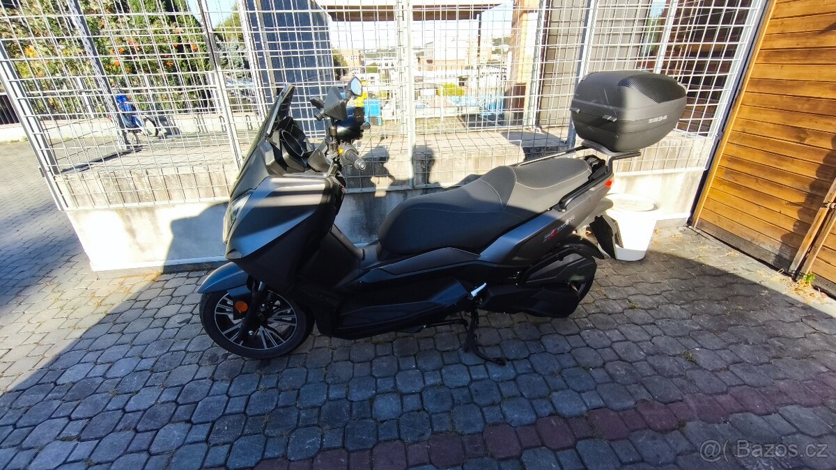 Maxi skútr Caesar 125