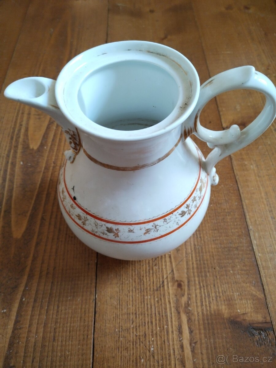 Starý porcelánový džbánek
