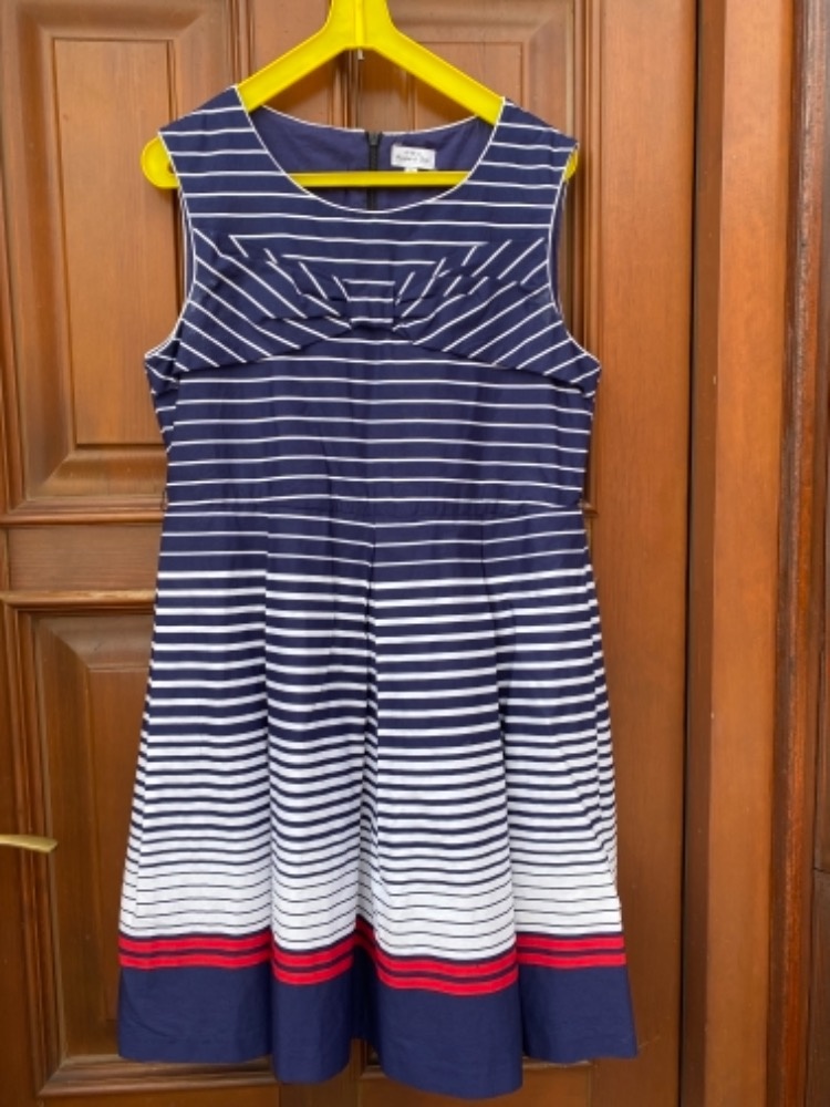 Dívčí šaty - vel. 165 cm