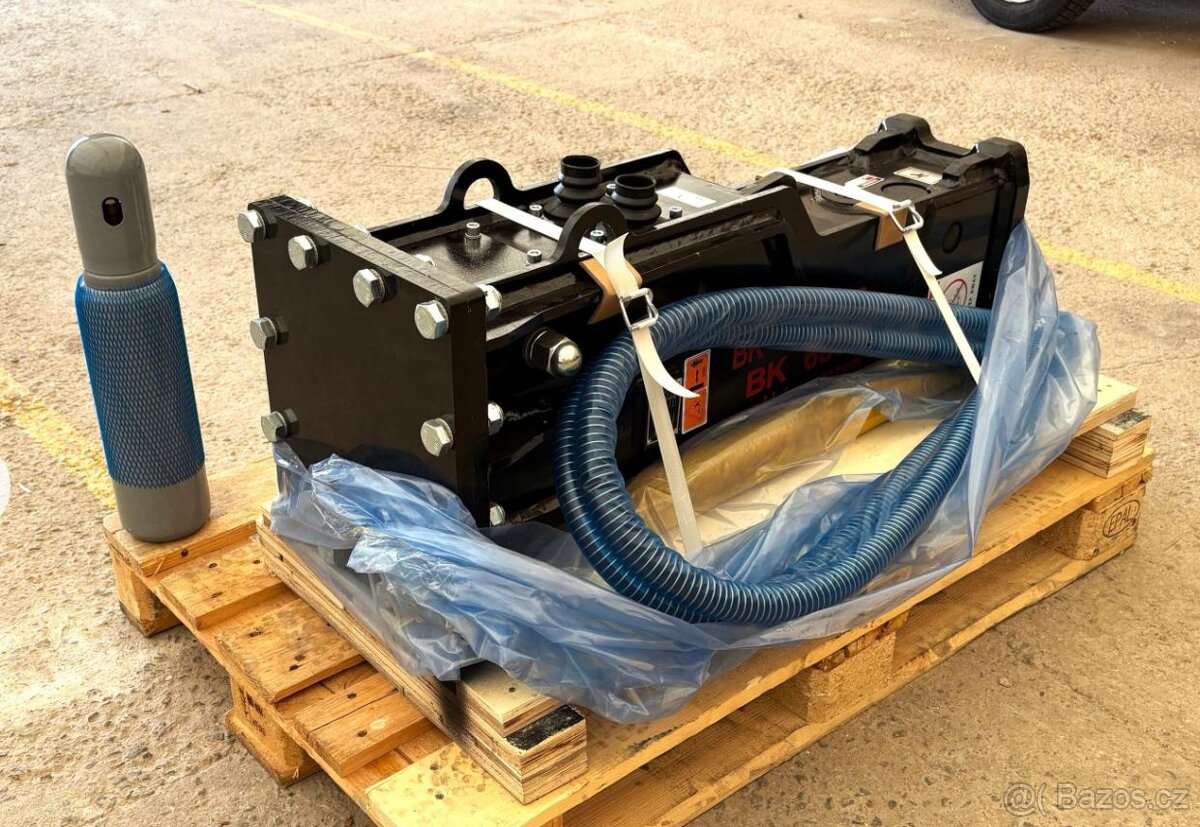 Bourací kladivo pro rýpadla od 5 do 10 tun BK HAMMER