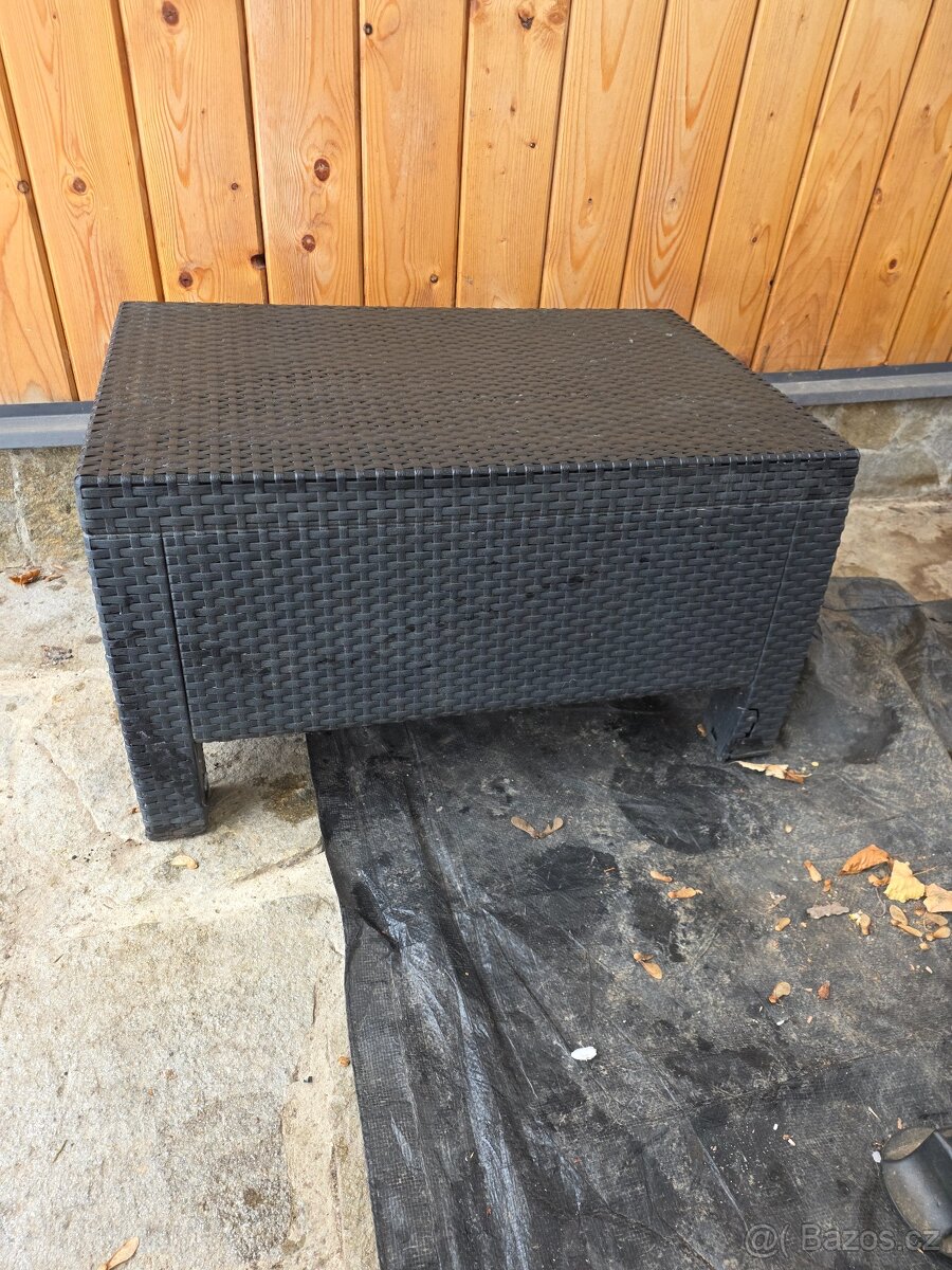 Zahradní ratanový stolek CORFU