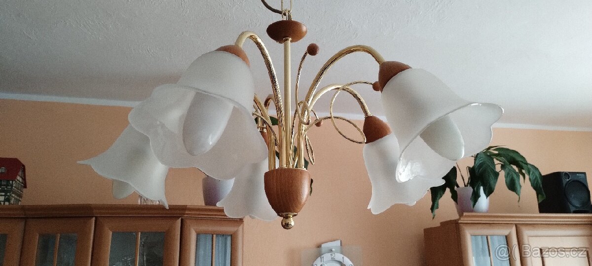 Prodám lustr a nástěnnou lampičku (sada)