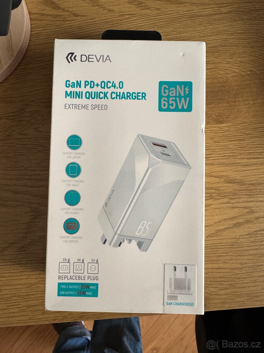 Cestovní adapter DEVIA GaN PD+QC4.0 MINI QUICK CHARGER