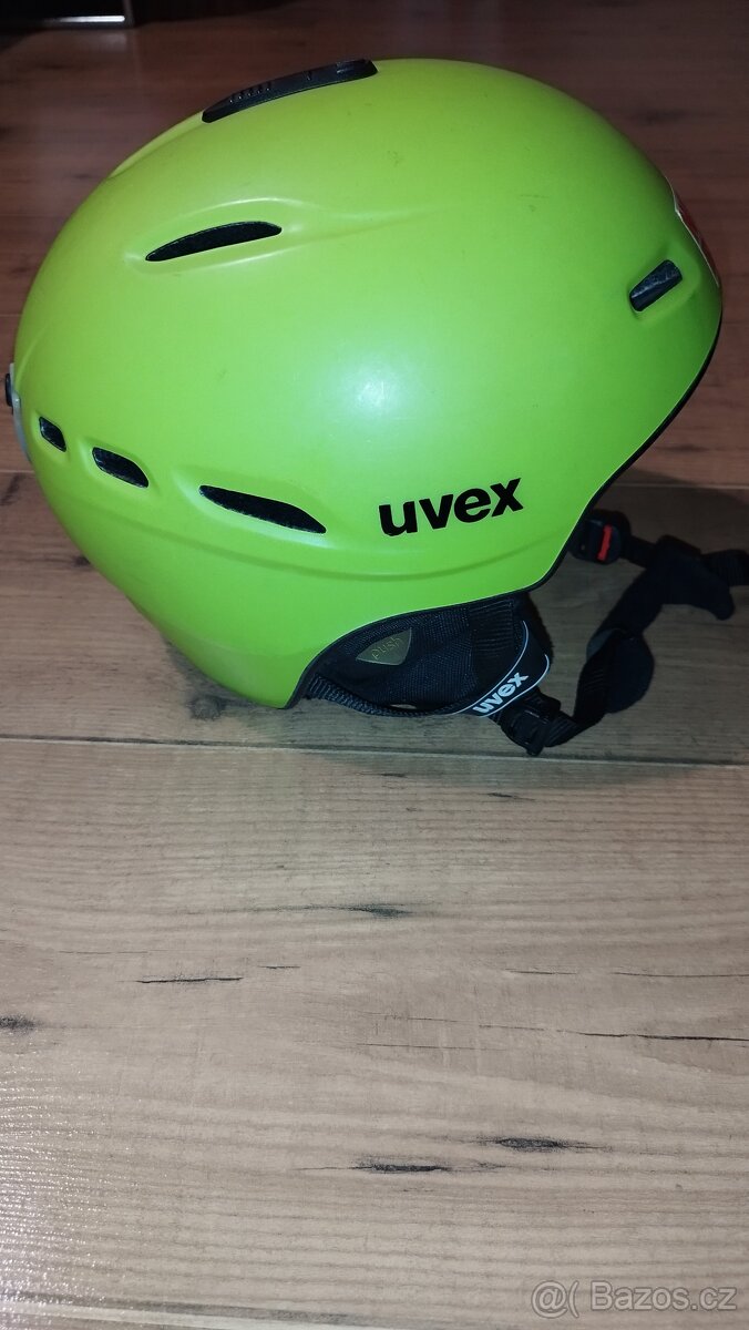 Lyžařská helma Uvex