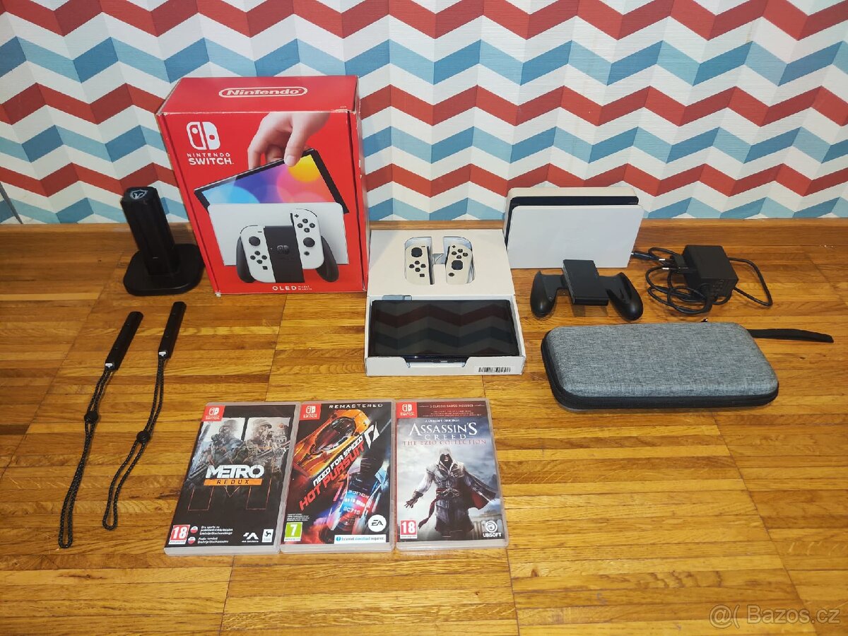 Nintendo Switch Oled + 3 Hry