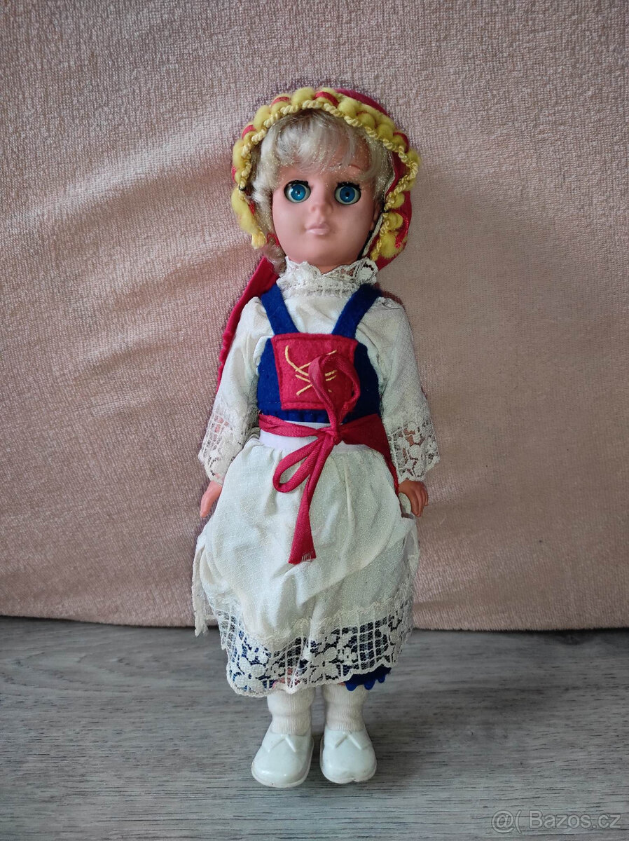 Retro krojovaná panenka