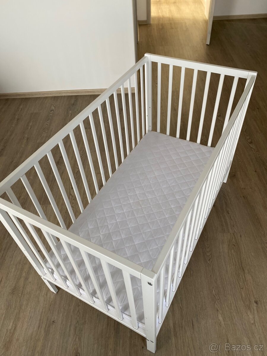 Dětská postýlka s matrací